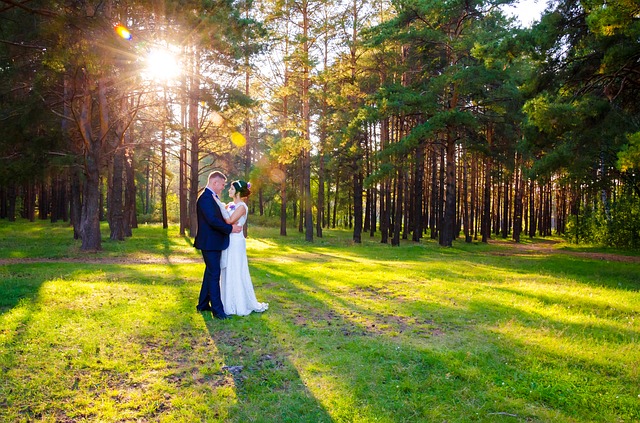 nevěsta a ženich u lesa.jpg